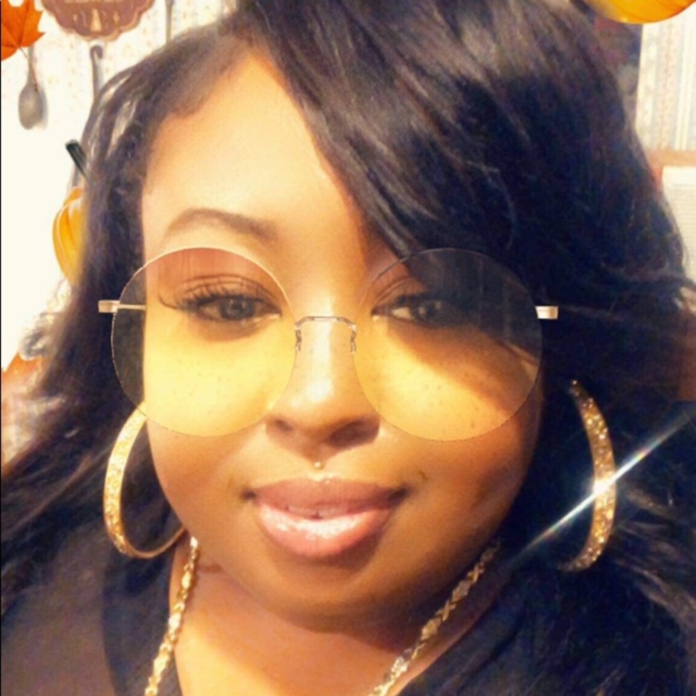 Meet your Posher, Janiqua